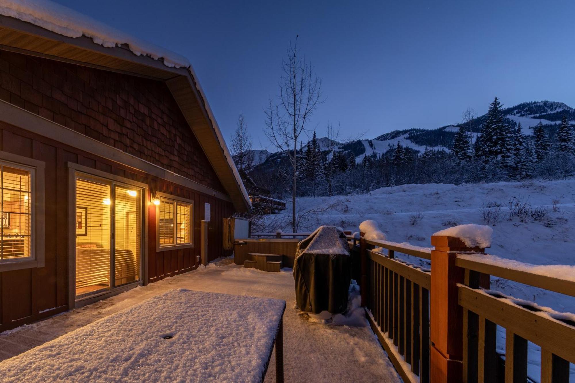 Lush Mountain Accommodations Golden Kültér fotó