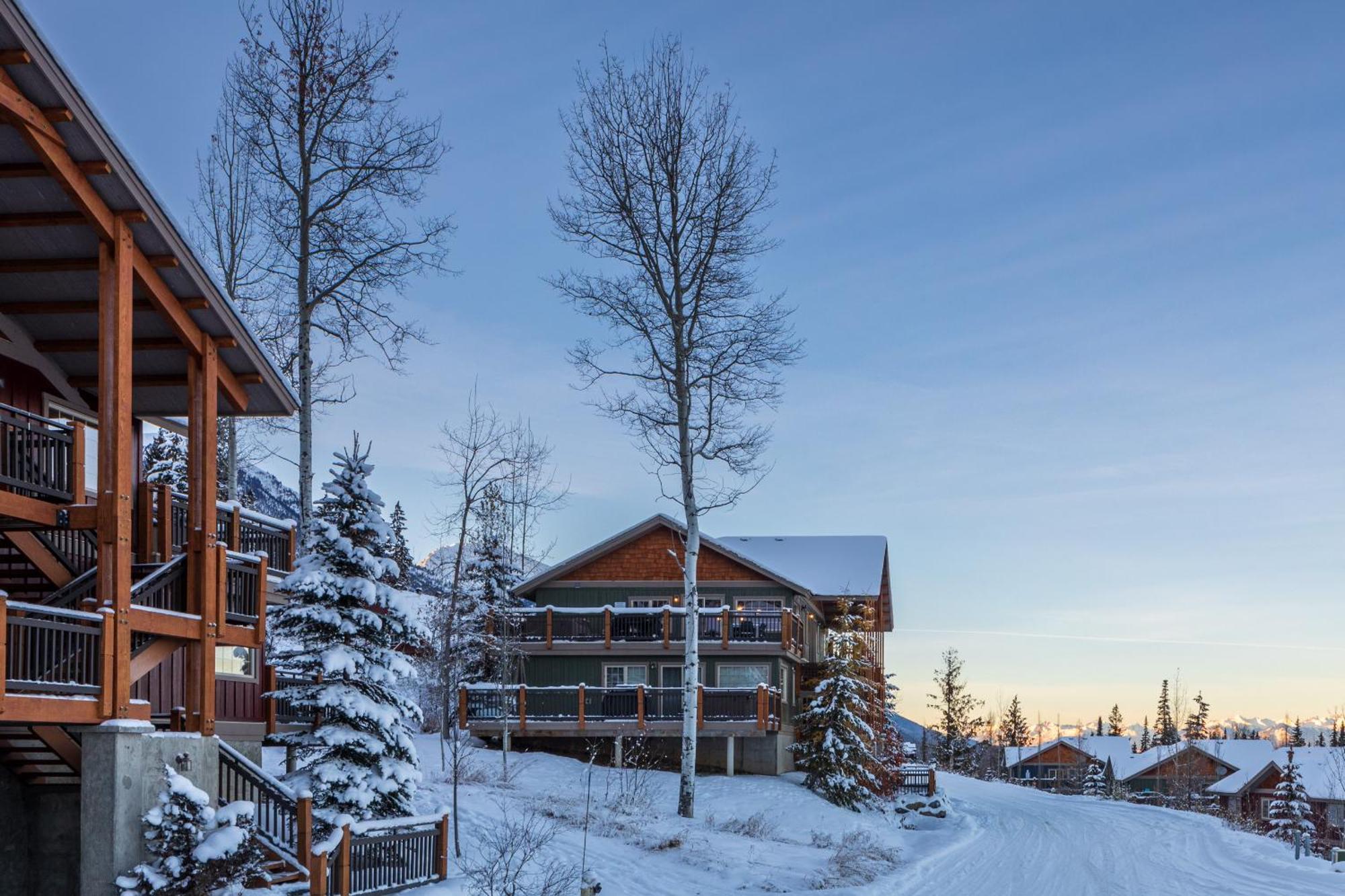 Lush Mountain Accommodations Golden Kültér fotó