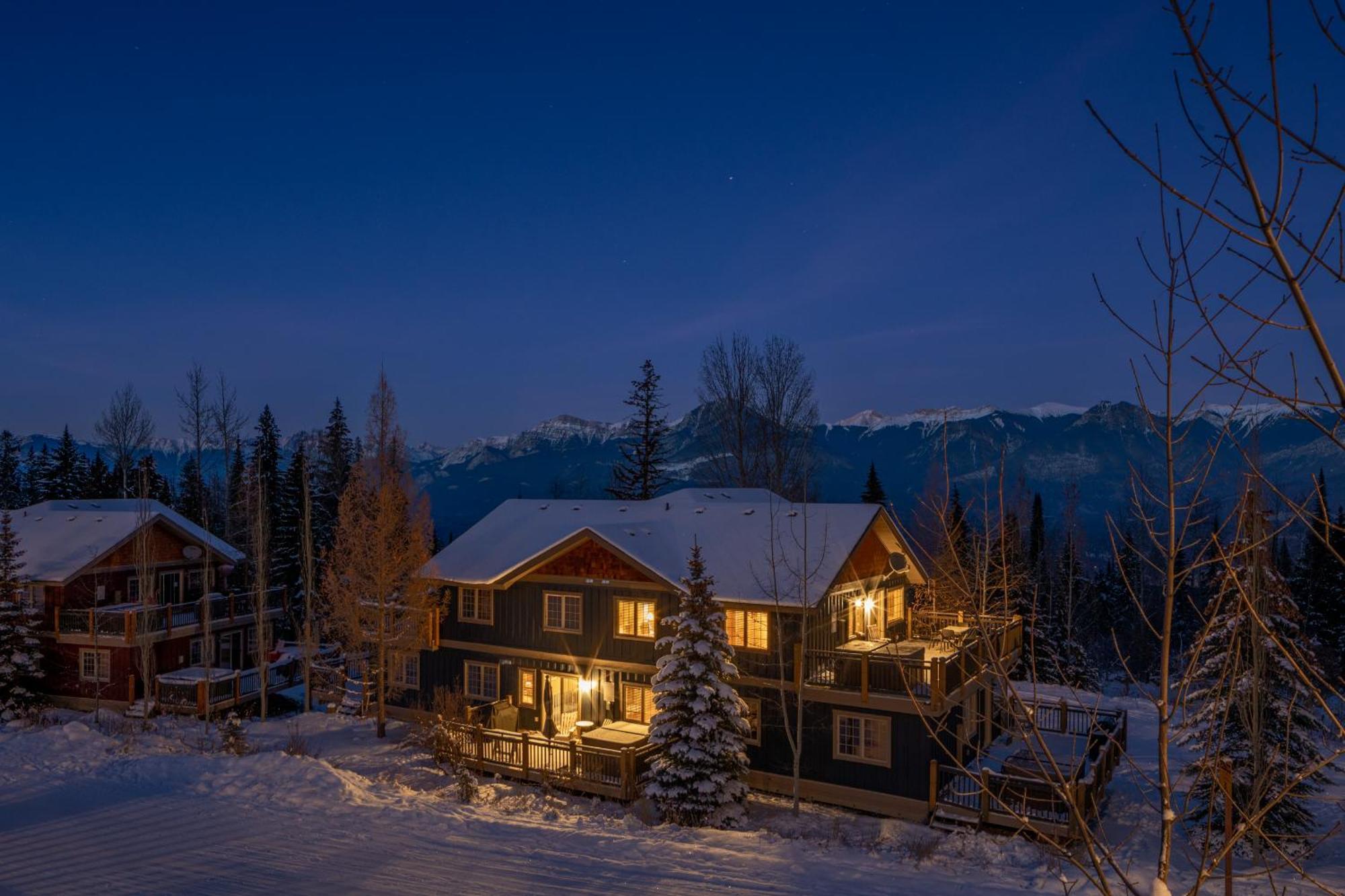 Lush Mountain Accommodations Golden Kültér fotó