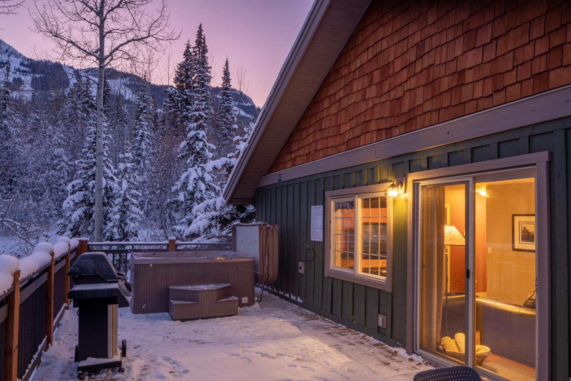 Lush Mountain Accommodations Golden Kültér fotó